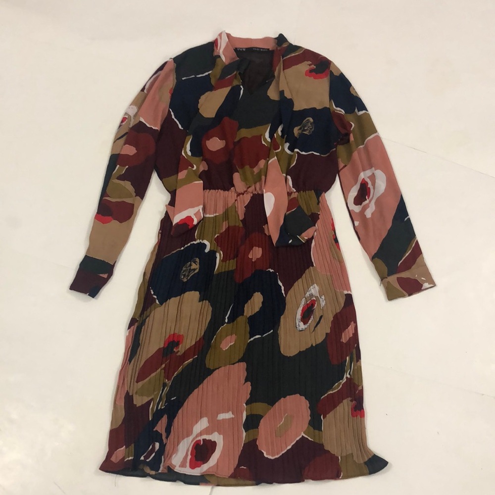 Yi & Li Basic M Dress Multi Colour V-neck tie pleated skirt Excellent Condition